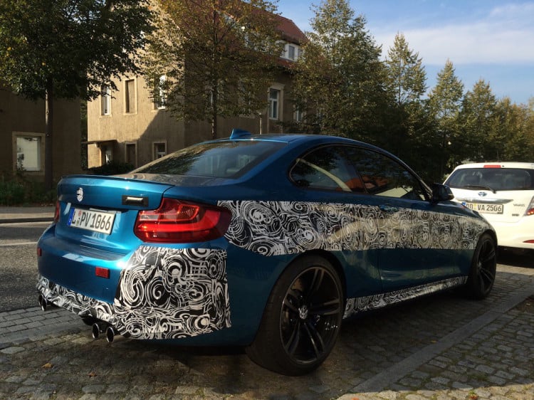 bmw-m2-long-blue-beach-color4-750x562